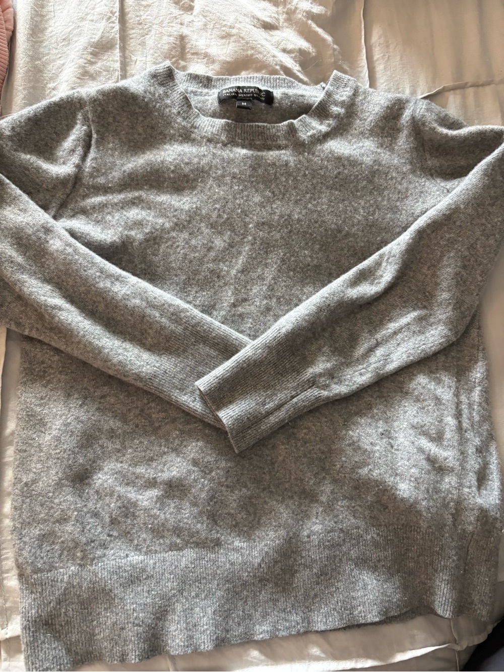 Banana Republic women’s Gray Crewneck Cashmere-Blend Sweater